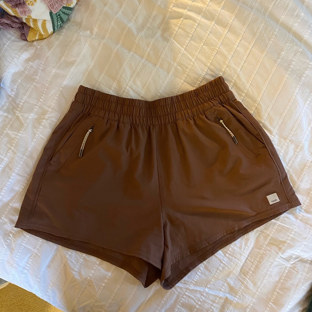 Vuori Dash Women's Athletic Shorts in Chestnut Brown